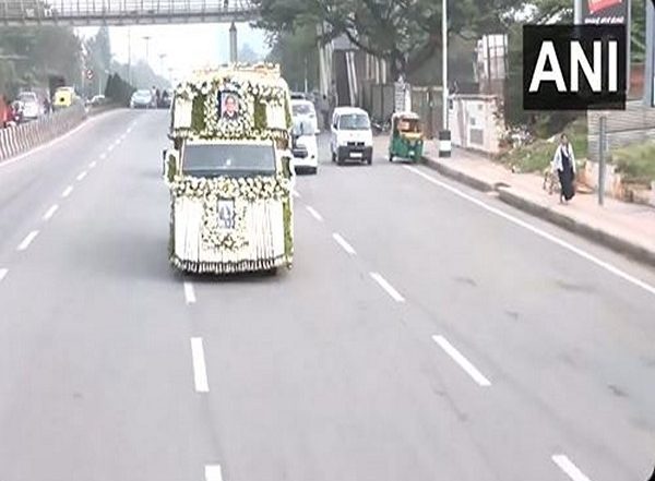 India News |  SM Krishna's Mortal Remains Taken to His Native District Mandya for Last Rites