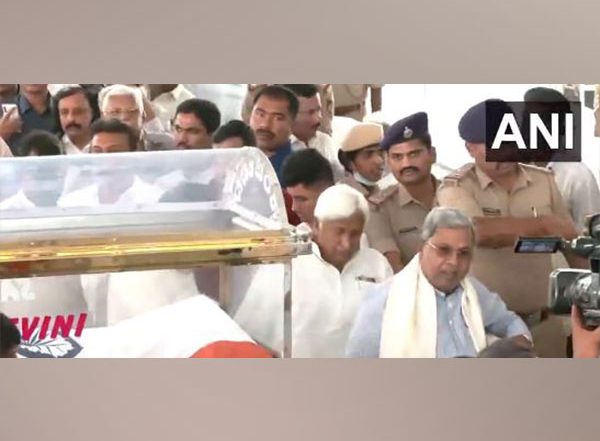 India News | CM Siddaramaiah and Union Minister Kumaraswamy Pay Last Respect to SM Krishna