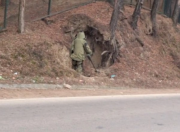 India News | Security Forces Destroy IED Found on Baramulla-Handwara Road in J-K's Kupwara