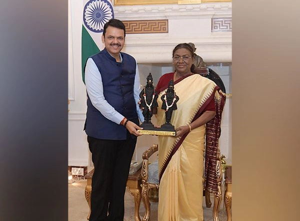 India News | Maharashtra CM Fadnavis Calls on President Murmu, Vice President Dhankhar