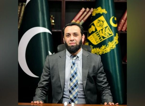 World News | No Talks Held with Imran Khan's Party: Pak IB Minister Attaullah Tarar