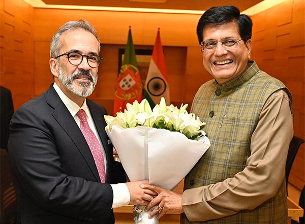World News | Piyush Goyal Meets Portuguese Foreign Minister Paulo Rangel, Talks on Expanding Economic Collaboration