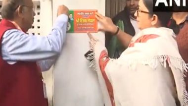 India News | Delhi: BJP Leader Smriti Irani Installs Nameplates at Residences of Party Veterans