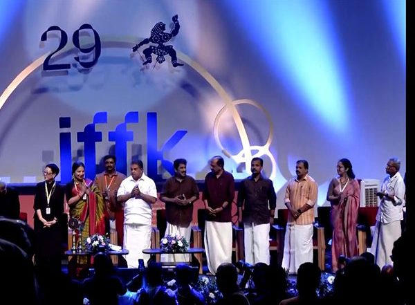 Entertainment News | CM Pinarayi Vijayan Inaugurates the International Film Festival of Kerala, Shabana Azmi Attends as Guest Of Honour