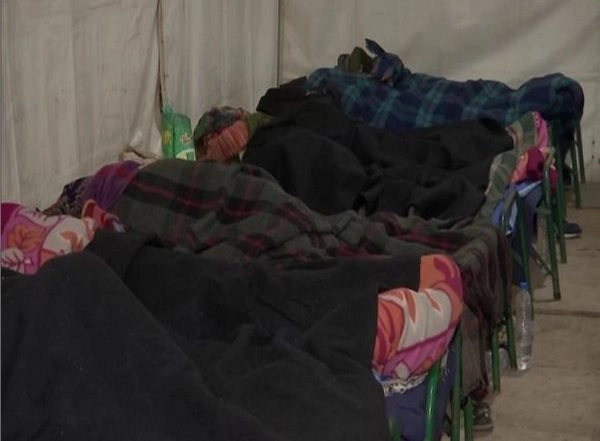 India News | As Cold Wave Conditions Grips Delhi, People Look to Night Shelters for Respite