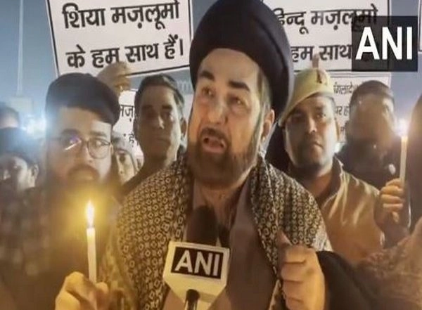 India News | Lucknow: Shia Community Carries out Candlelight March Against Atrocities Against Hindus in Bangladesh