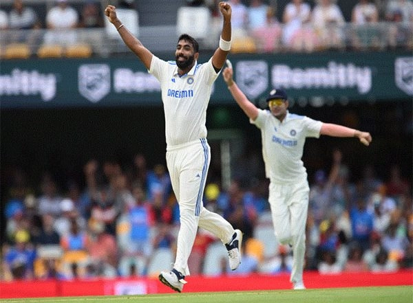 Sports News | BGT 3rd Test: Bumrah Continues to Be Australia's Headache as India Aim to Take Control (Day 2, Lunch)