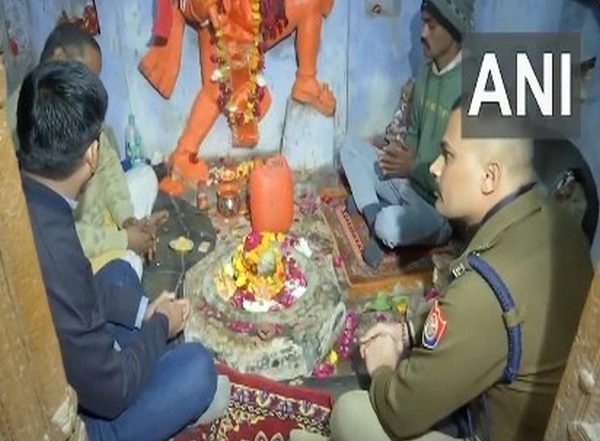 India News | Sambhal: SP and DM Offer Prayers at Newly Discovered Shiv-Hanuman Temple