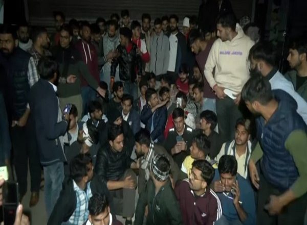 India News | Rajasthan: Protest Erupts After Students Faint in Jaipur Coaching Centre; SDM Assures Probe
