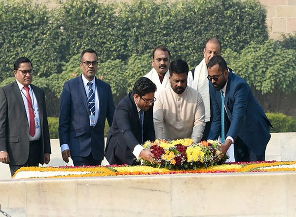 World News | Sri Lankan President Anura Kumara Dissanayake Pays Tribute to Mahatma Gandhi at Rajghat