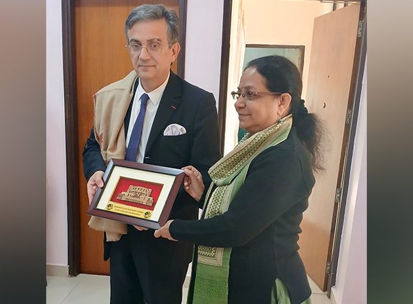 World News | French Envoy Encourages Indian Students to Study in France