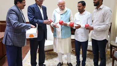 India News | NCP-SCP Chief Sharad Pawar Meets PM Modi, Gifts Him Pomegranates from Maharashtra