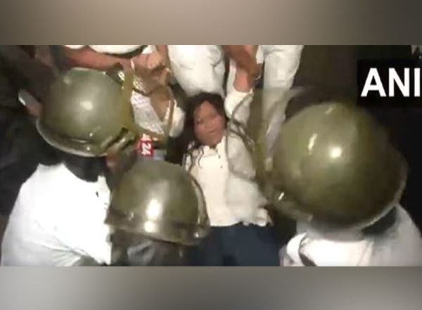 India News | Congress Workers in Kolkata Detained for Protesting Against Amit Shah's Remarks