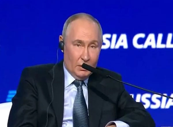 World News | Russian President Putin Denies Defeat After Rebels Took over Syria