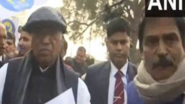 India News | Malikarjun Kharge,  Priyanka Gandhi and Other INDIA Bloc Members Stage Protest Against Amit Shah