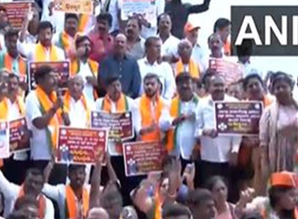 India News | BJP Members Stage Protest over Arrest of BJP MLC CT Ravi