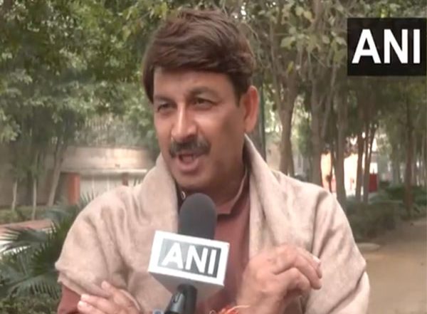 India News | Manoj Tiwari Slams Kejriwal for Copying BJP Schemes Ahead of Polls