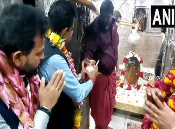 India News | Union Minister Ram Mohan Naidu Offers Prayers at Baba Mahakal Temple in Ujjain