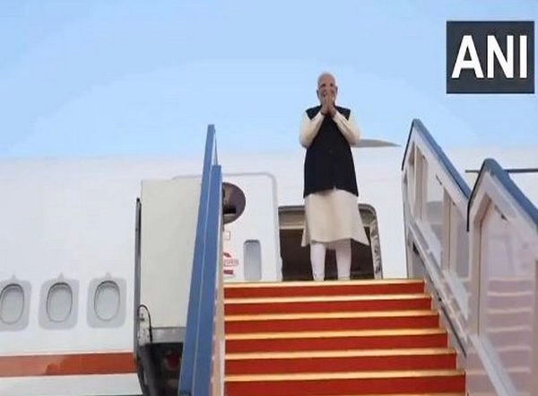 World News | PM Modi Concludes Two-day Visit to Kuwait, Departs for New Delhi