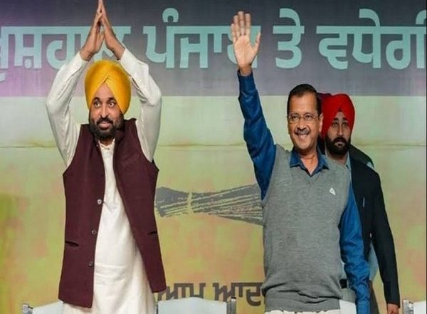 India News | Arvind Kejriwal Congratulates Bhagwant Mann, AAP Workers for Historic Win in Punjab Civic Body Polls