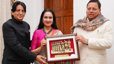 Entertainment News |  Padmini Kolhapure Meets Uttarakhand CM Pushkar Singh Dhami