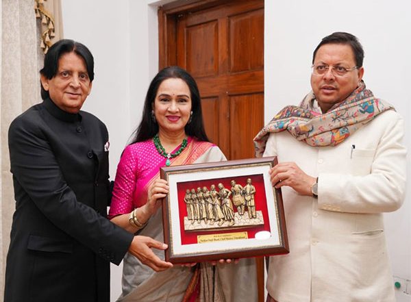 Padmini Kolhapure Meets Uttarakhand CM Pushkar Singh Dhami to Discuss State's Growing Film Industry (View Pic)