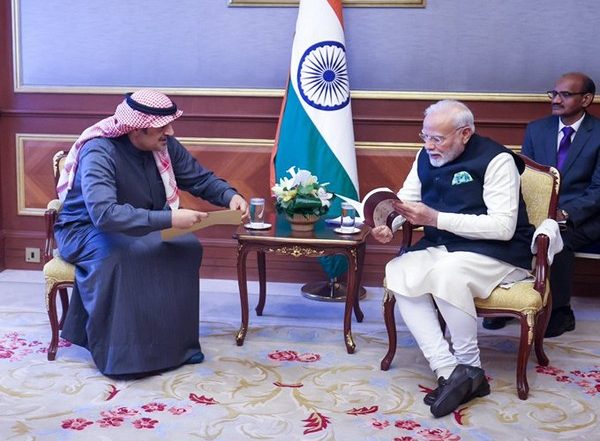 World News | PM Modi Meets President of Kuwait Heritage Society, Praises Works of Preserving India-Kuwaiti Artefacts