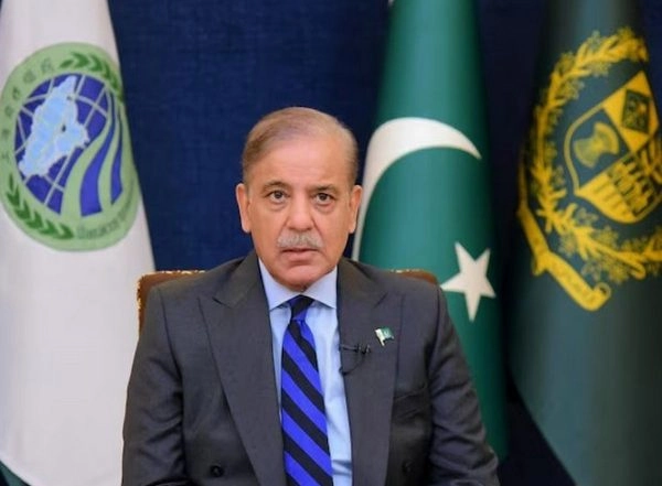 World News | Pakistan PM Shehbaz Sharif Forms Committee for Negotiations with Imran Khan's Party