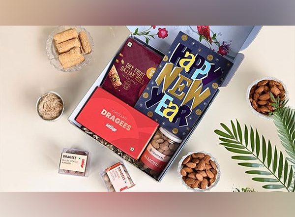 Business News | Create Your Own Hamper with FlowerAura's Unique New Year Gift Offerings