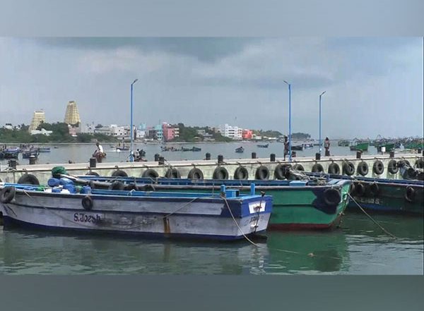 World News | Tamil Nadu CM Urges Jaishankar to Secure Release of  17 TN Fishermen Apprehended by Sri Lankan Navy