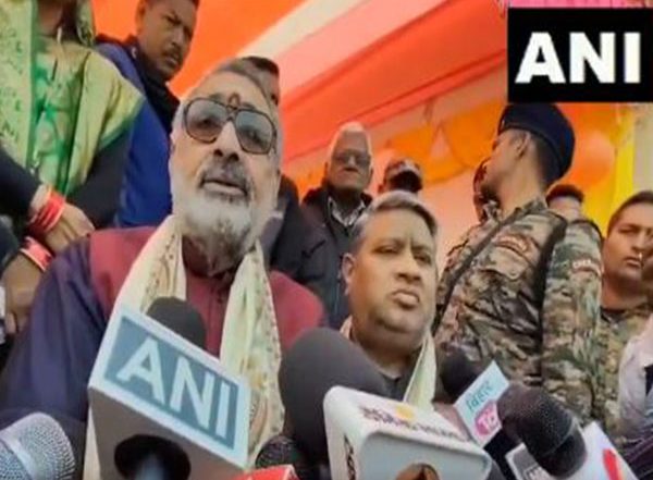 India News | Union Minister Giriraj Singh Demands Bharat Ratna for Nitish Kumar, Naveen Patnaik