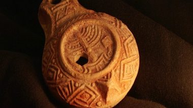 World News | 'Exquisite' 1,700-year-old Oil Lamp Sheds Light on Jewish Symbolism