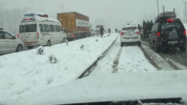 India News | 2000 Vehicles Stuck in J-K's Anantnag After First Snowfall of the Season, CM Omar Abdullah Assures Relief Efforts