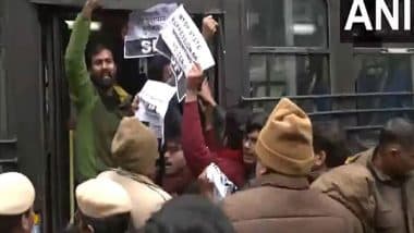 India News | Delhi Police Detain SFI Members Protesting Against Lathi-charge on BPSC Aspirants in Patna