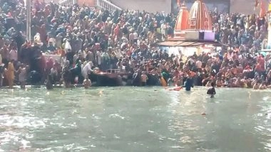 India News | Haridwar: Devotees Take Holy Dip in Ganga on Somvati Amavasya