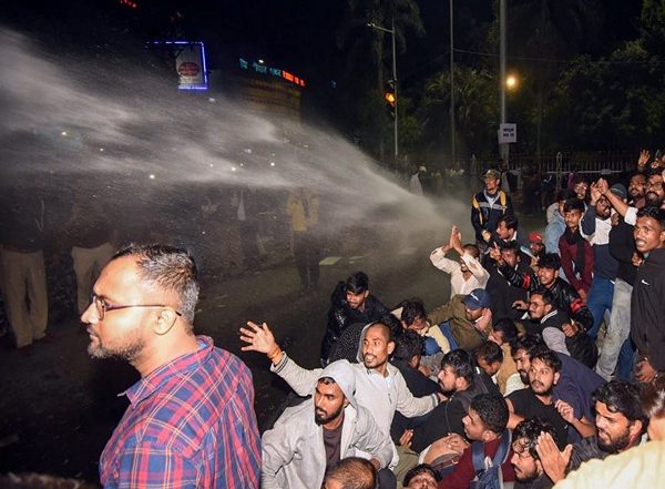India News | Bihar: Leaders Criticise Police Lathi Charge on Protesters; BPSC to Probe, Take Appropriate Decision