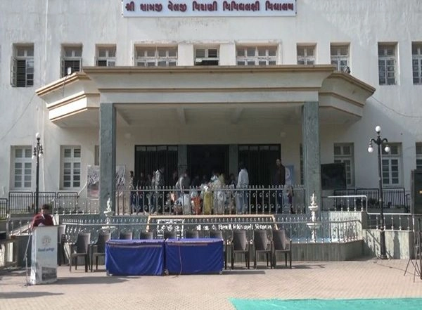 India News | New Year Celebrations in a Rajkot School Takes Unique Turn with Clothes Donation Drive