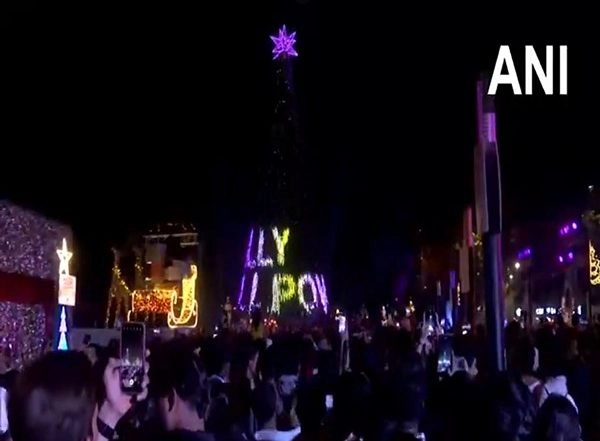 India News | New Year Celebrations Begin in Mumbai with Parties, Cultural Events, and Fireworks Display