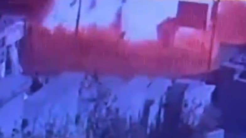 Badlapur Blast: Window Panes of Nearby Residential Building Shattered After Fire Causes Cylinder Explosion in Thane, Terrifying Video Surfaces