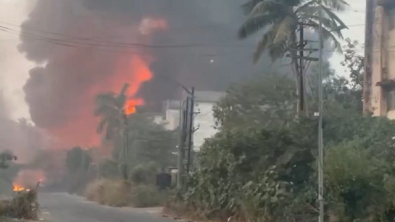 Palghar Fire: Massive Blaze Engulfs 2 Chemical Factory in Maharashtra’s Boisar-Tarapur MIDC (Watch Video)