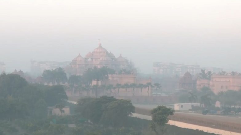 Delhi Weather Update: National Capital Records Season’s Coldest Morning As Minimum Temperature Drops to 4.5 Degrees Celsius (Watch Video)