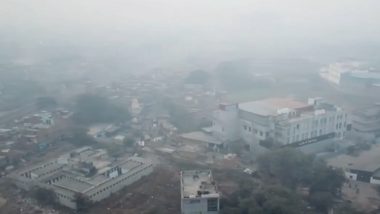 Delhi Air Pollution: Air Quality in ‘Severe’ Zone in National Capital, Minimum Temperature 7.5 Degrees Celsius (Watch Video)