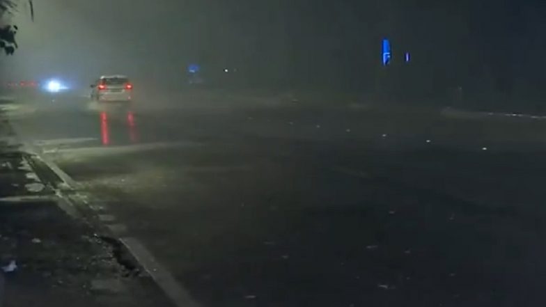 Delhi Rains: Light Rain Lashes Several Parts of National Capital; IMD Predicts Thunderstorm With Rainfall Today (Watch Videos)
