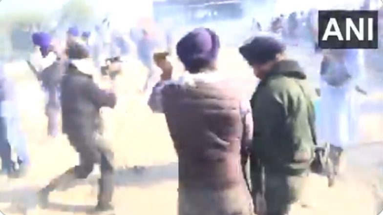Delhi Chalo March: Farmers Suspend Foot March for the Day After Few Suffer Injuries in Tear Gas and Water Canons Shelling by Haryana Police at Shambhu Border