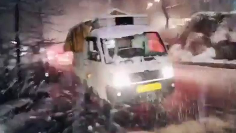 Himachal Pradesh: Man Jumps Out As Truck Skids on Snow-Covered Road in Manali, Slips Down Valley; Video Surfaces