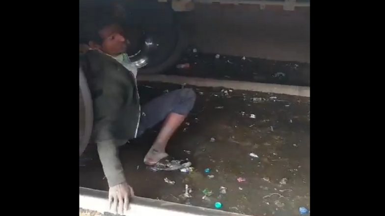 Madhya Pradesh: Man Travels From Itarsi to Jabalpur by Hanging Under Bogie of Pune-Danapur Express Train, Gets Caught by Staff During Rolling Test; Video Surfaces