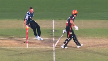 Mankad Warning! Jamie Overton Cautions Finn Allen By Attempting to Run Him Out At Non-Striker's End During Adelaide Strikers vs Perth Scorchers BBL 2024-25 Match (Watch Video)