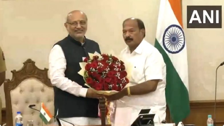 BJP Leader Kalidas Kolambkar Takes Oath As Protem Speaker of Maharashtra Assembly (Watch Video)