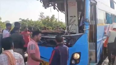 Uttar Pradesh: Bus Collides With Water Tanker on Agra-Lucknow Expressway in Kannauj 