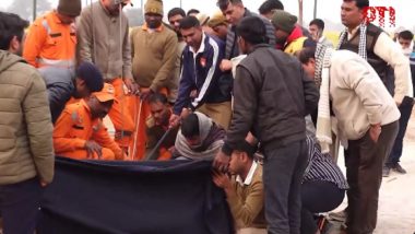 Rajasthan: Rescue Operations Continue To Save 3.5 Year Old Girl Who Fell Into 150 Feet-Deep Borewell in Kotputli (Watch Videos)